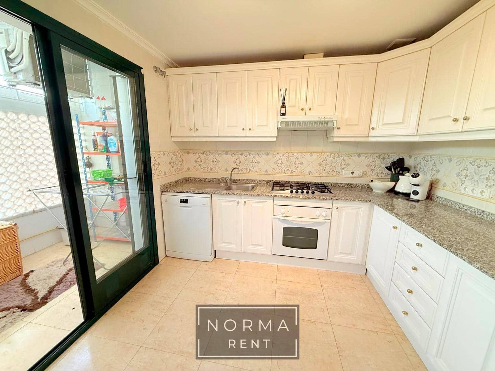 3 soveværelse Lejlighed til leje i Orihuela Costa med swimmingpool - € 1.250 (Ref: 9486446)