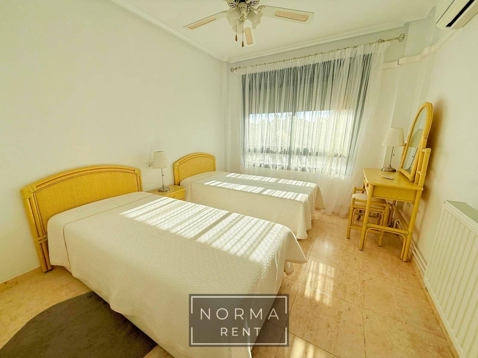 3 soveværelse Lejlighed til leje i Orihuela Costa med swimmingpool - € 1.250 (Ref: 9486446)