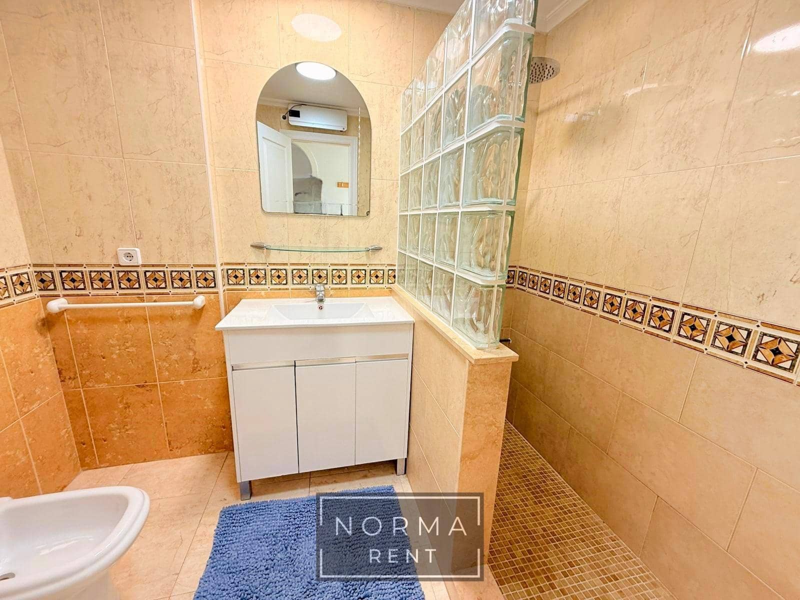 3 soveværelse Lejlighed til leje i Orihuela Costa med swimmingpool - € 1.250 (Ref: 9486446)