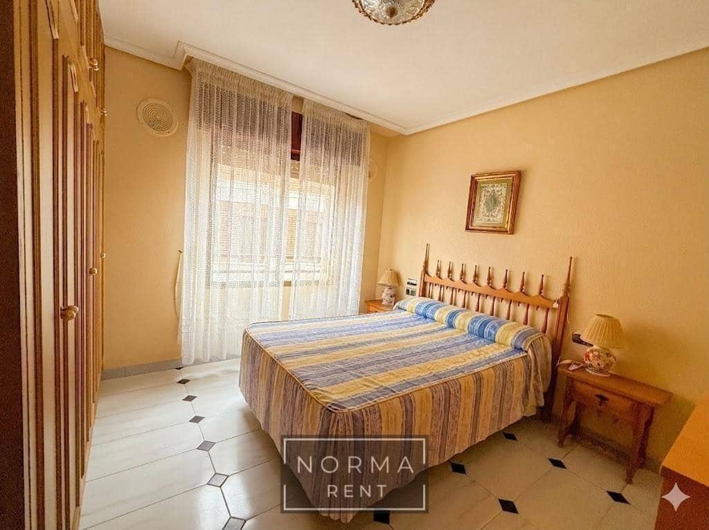 3 makuuhuone Huoneisto vuokrattavana paikassa Torrevieja mukana 
autotalli - 1 200 € (Ref: 9513479)