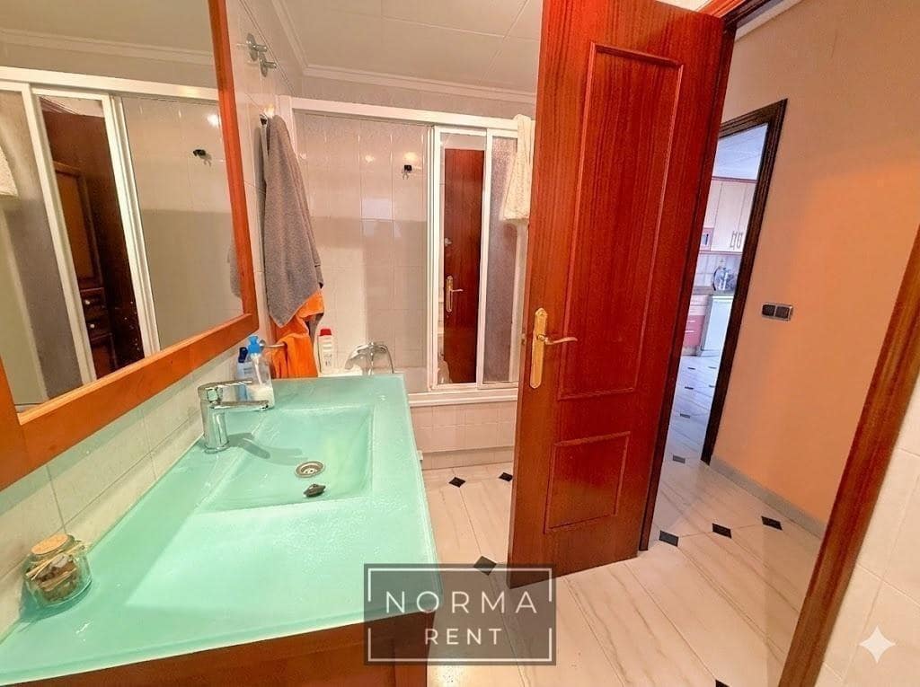 3 makuuhuone Huoneisto vuokrattavana paikassa Torrevieja mukana 
autotalli - 1 200 € (Ref: 9513479)