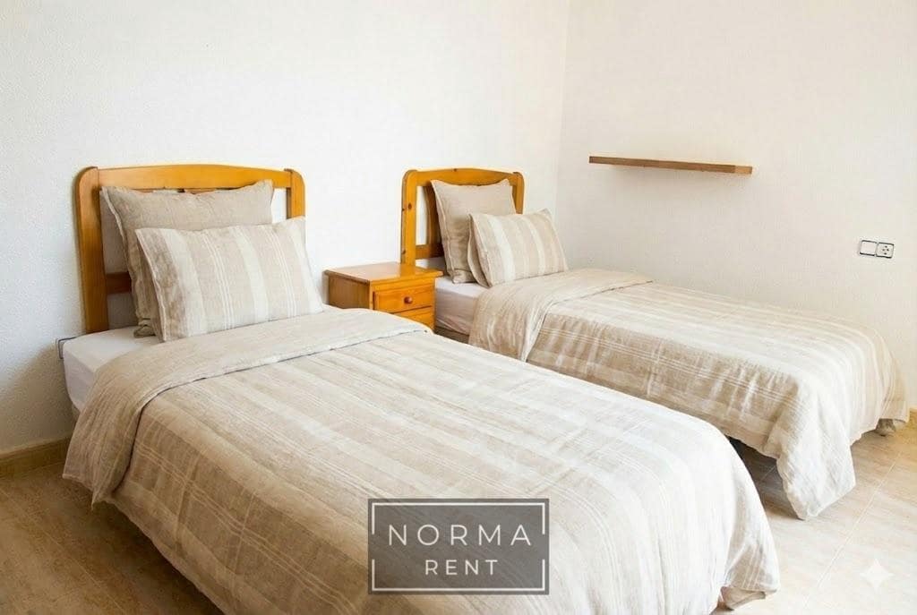 3 Zimmer Reihenhaus zu vermieten in Orihuela Costa mit Pool - 1.200 € (Ref: 9591389)