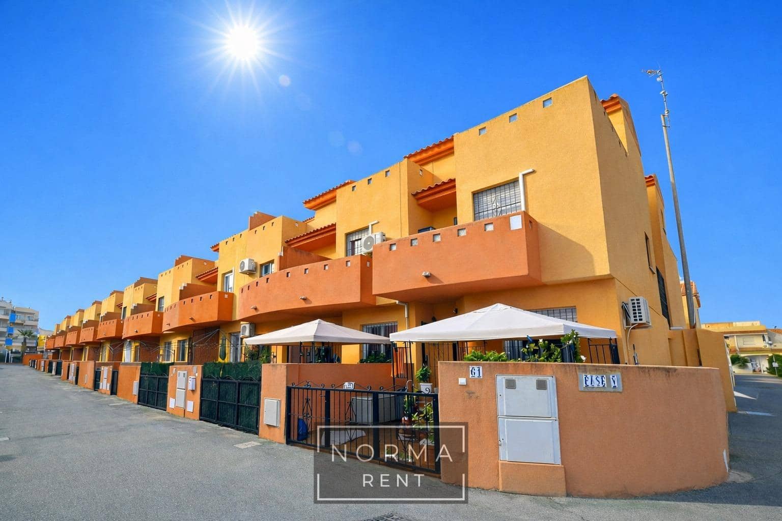 3 Zimmer Reihenhaus zu vermieten in Orihuela Costa mit Pool - 1.200 € (Ref: 9591389)