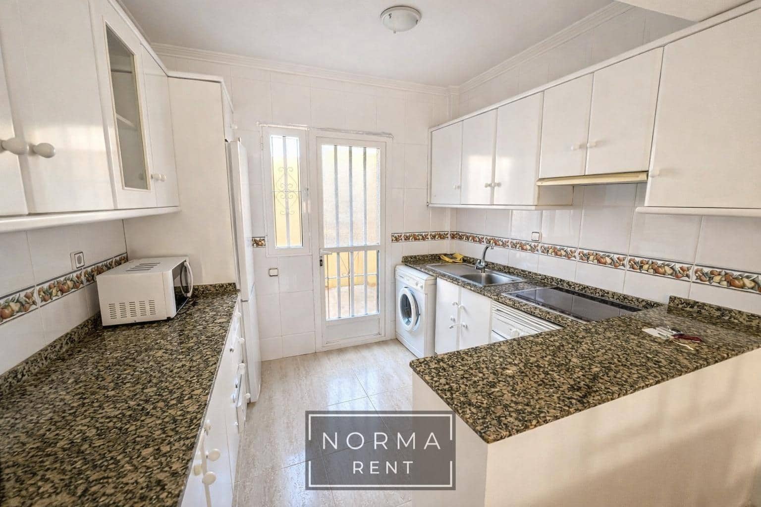 3 Zimmer Reihenhaus zu vermieten in Orihuela Costa mit Pool - 1.200 € (Ref: 9591389)