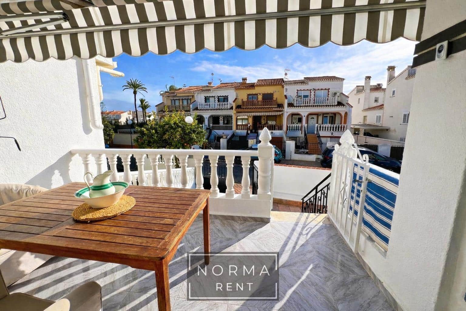 5 bedroom Terraced Villa for rent in Torrevieja with pool - € 950 (Ref: 9605059)