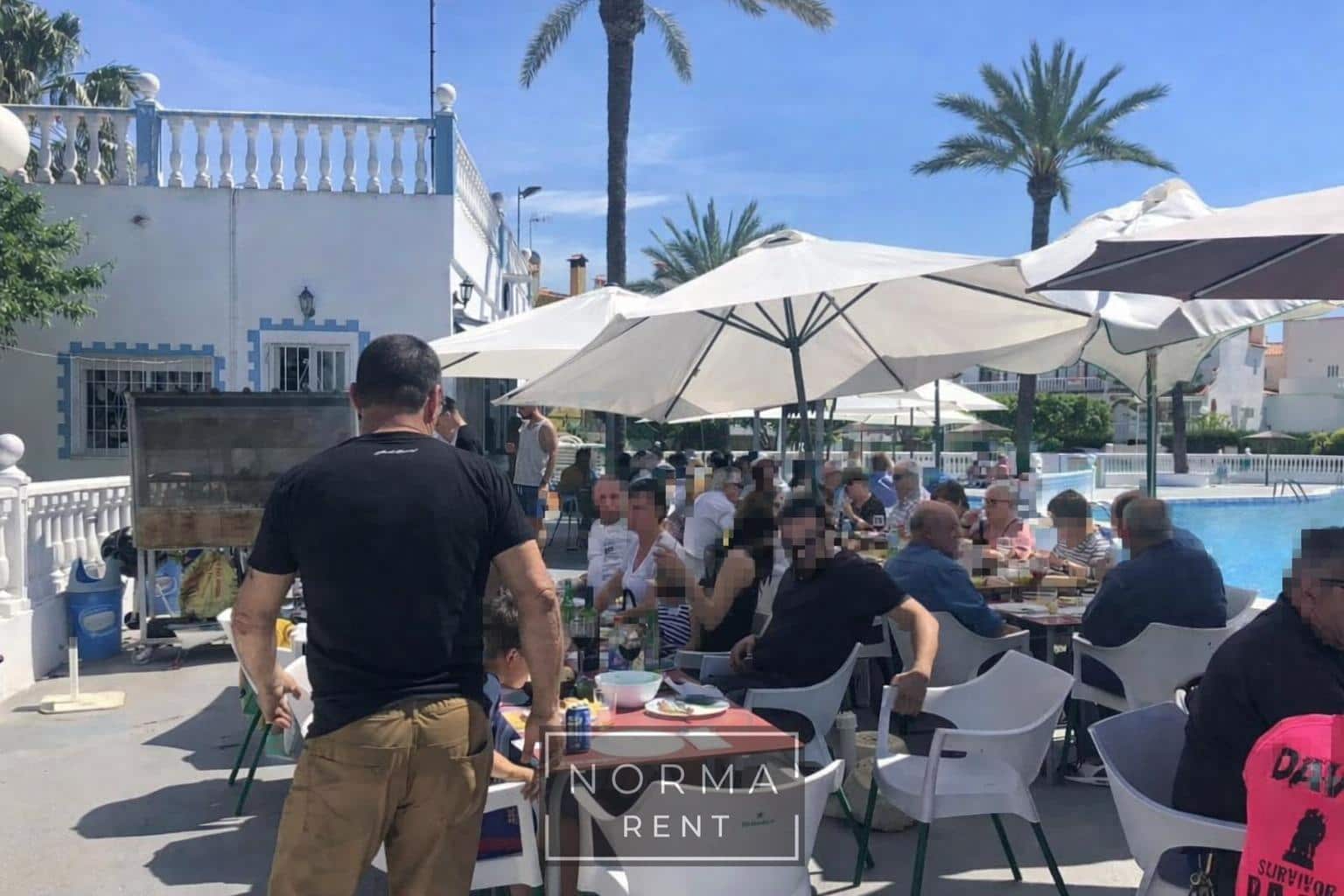 5 bedroom Terraced Villa for rent in Torrevieja with pool - € 950 (Ref: 9605059)