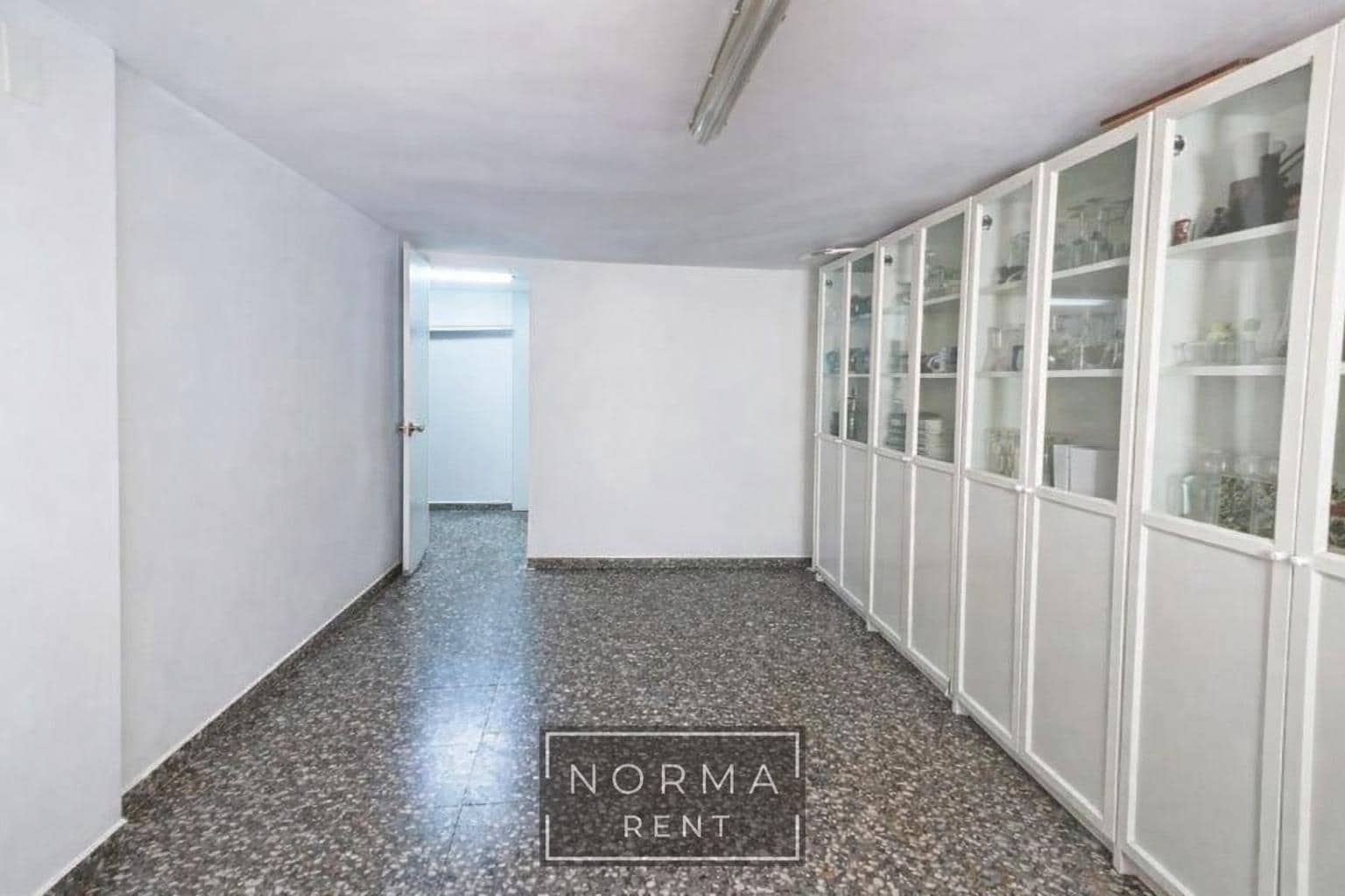 5 bedroom Terraced Villa for rent in Torrevieja with pool - € 950 (Ref: 9605059)