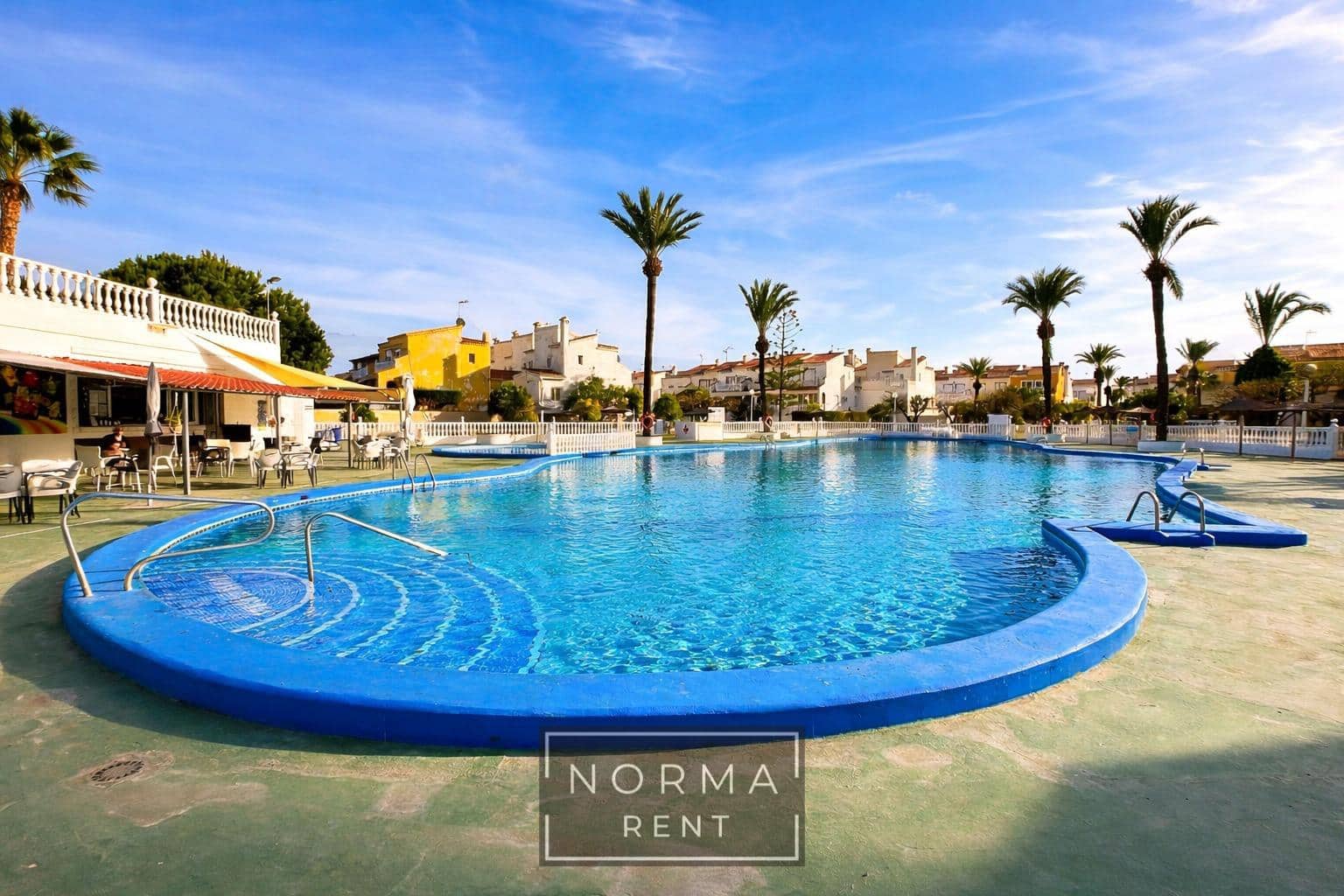 5 bedroom Terraced Villa for rent in Torrevieja with pool - € 950 (Ref: 9605059)