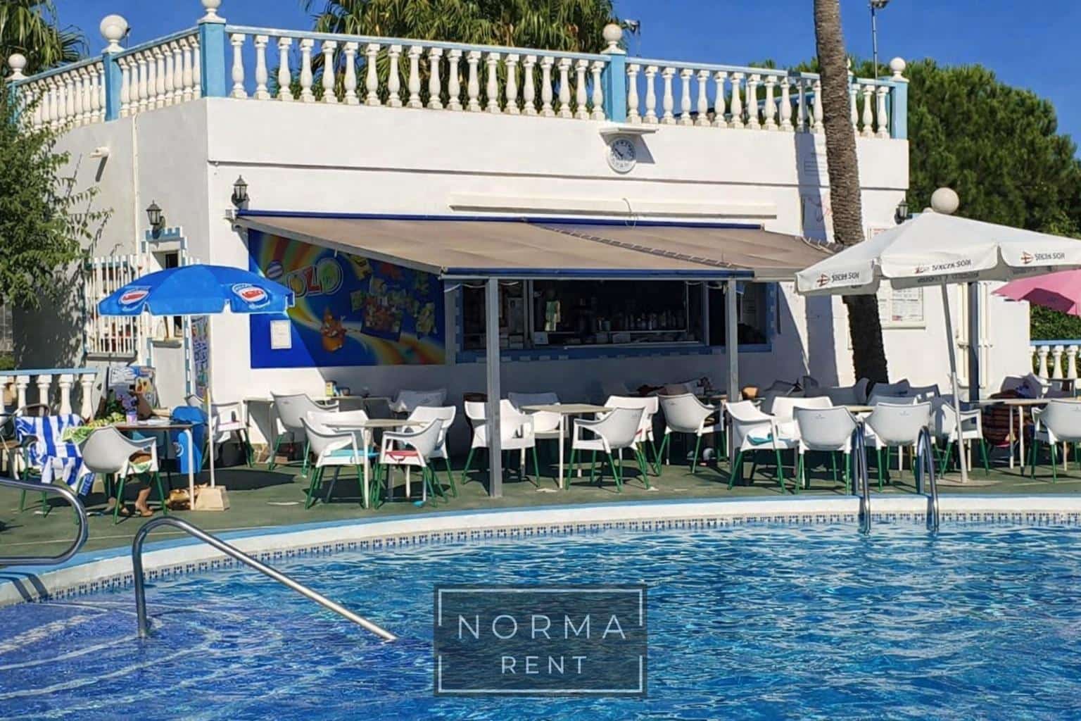 5 bedroom Terraced Villa for rent in Torrevieja with pool - € 950 (Ref: 9605059)