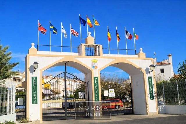 5 bedroom Terraced Villa for rent in El Chaparral - La Siesta - La Torreta, Torrevieja with pool - € 950 (Ref: 9605059)