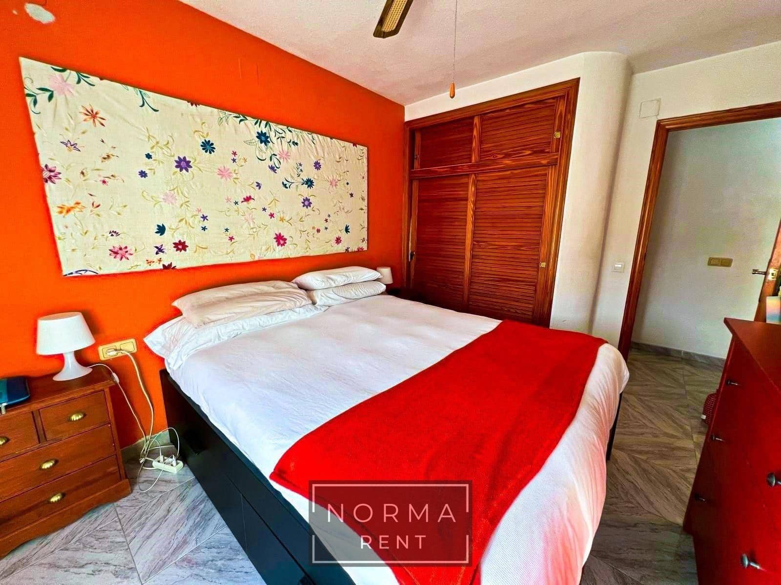 5 bedroom Terraced Villa for rent in Torrevieja with pool - € 950 (Ref: 9605059)