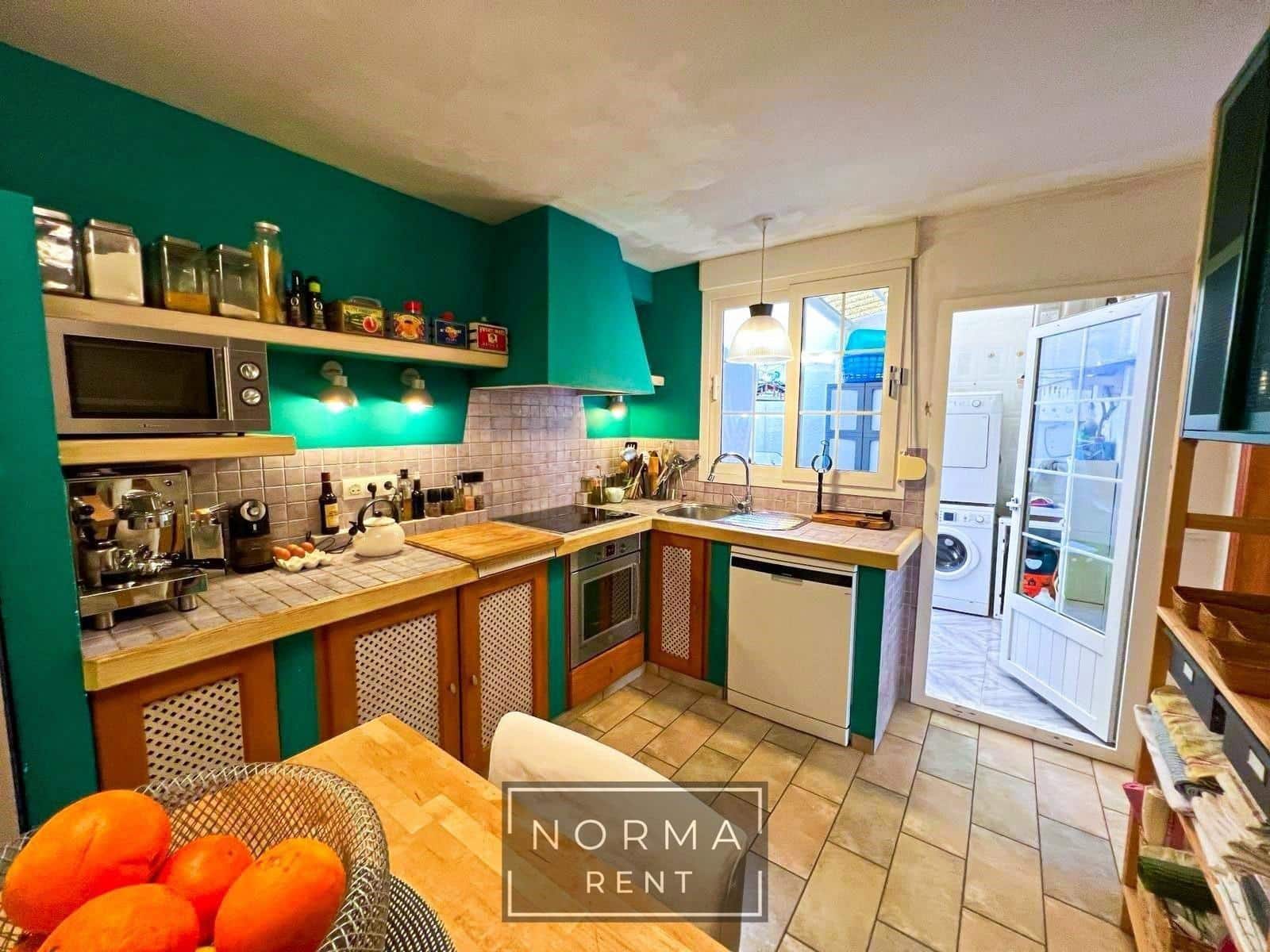 5 bedroom Terraced Villa for rent in Torrevieja with pool - € 950 (Ref: 9605059)