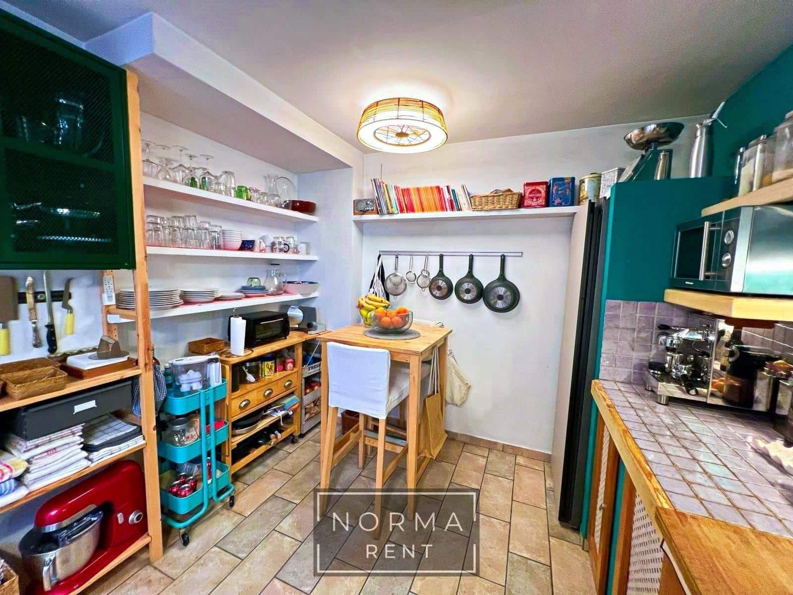 5 bedroom Terraced Villa for rent in Torrevieja with pool - € 950 (Ref: 9605059)