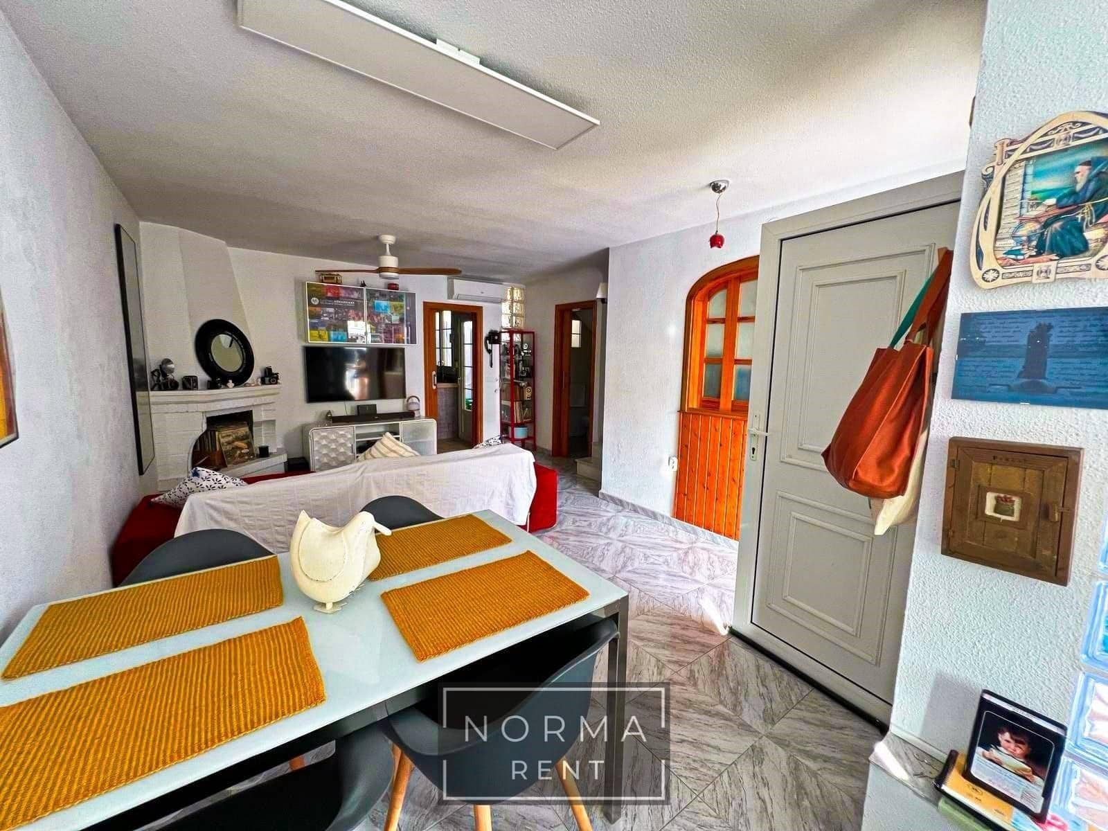 5 bedroom Terraced Villa for rent in Torrevieja with pool - € 950 (Ref: 9605059)