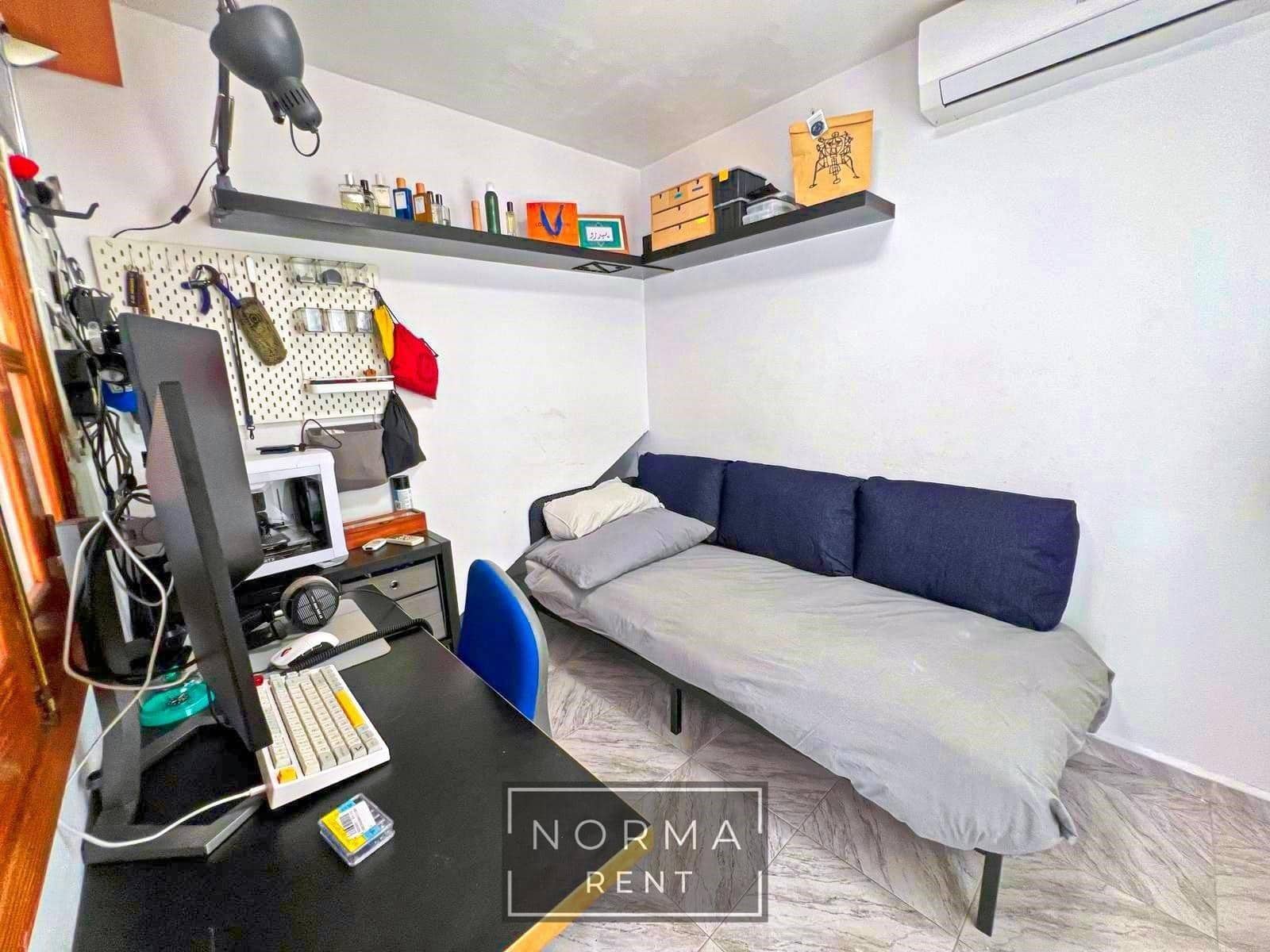 5 bedroom Terraced Villa for rent in Torrevieja with pool - € 950 (Ref: 9605059)