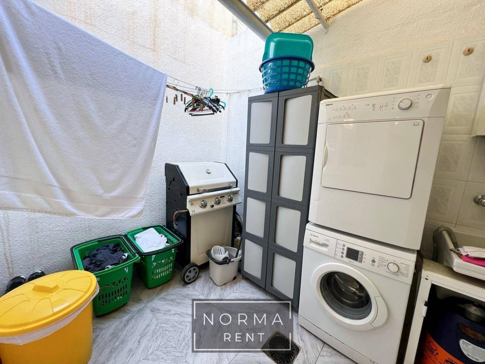 5 bedroom Terraced Villa for rent in Torrevieja with pool - € 950 (Ref: 9605059)