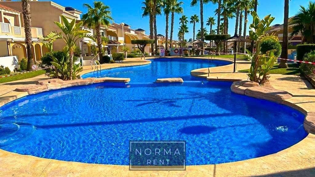 2 quarto Bungalow para arrendar em Ciudad Quesada com piscina - 800 € (Ref: 9625774)