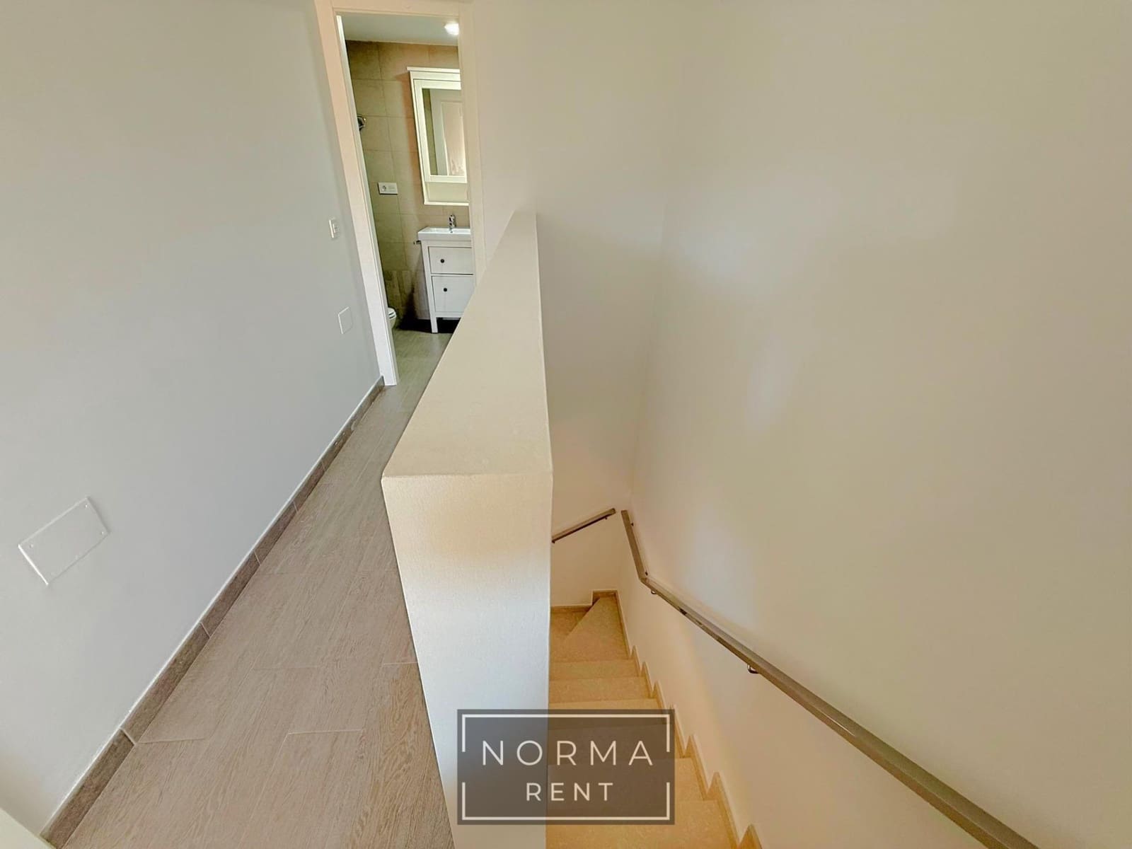 2 makuuhuone Rivitalo vuokrattavana paikassa Gran Alacant mukana uima-altaan - 1 130 € (Ref: 9634392)