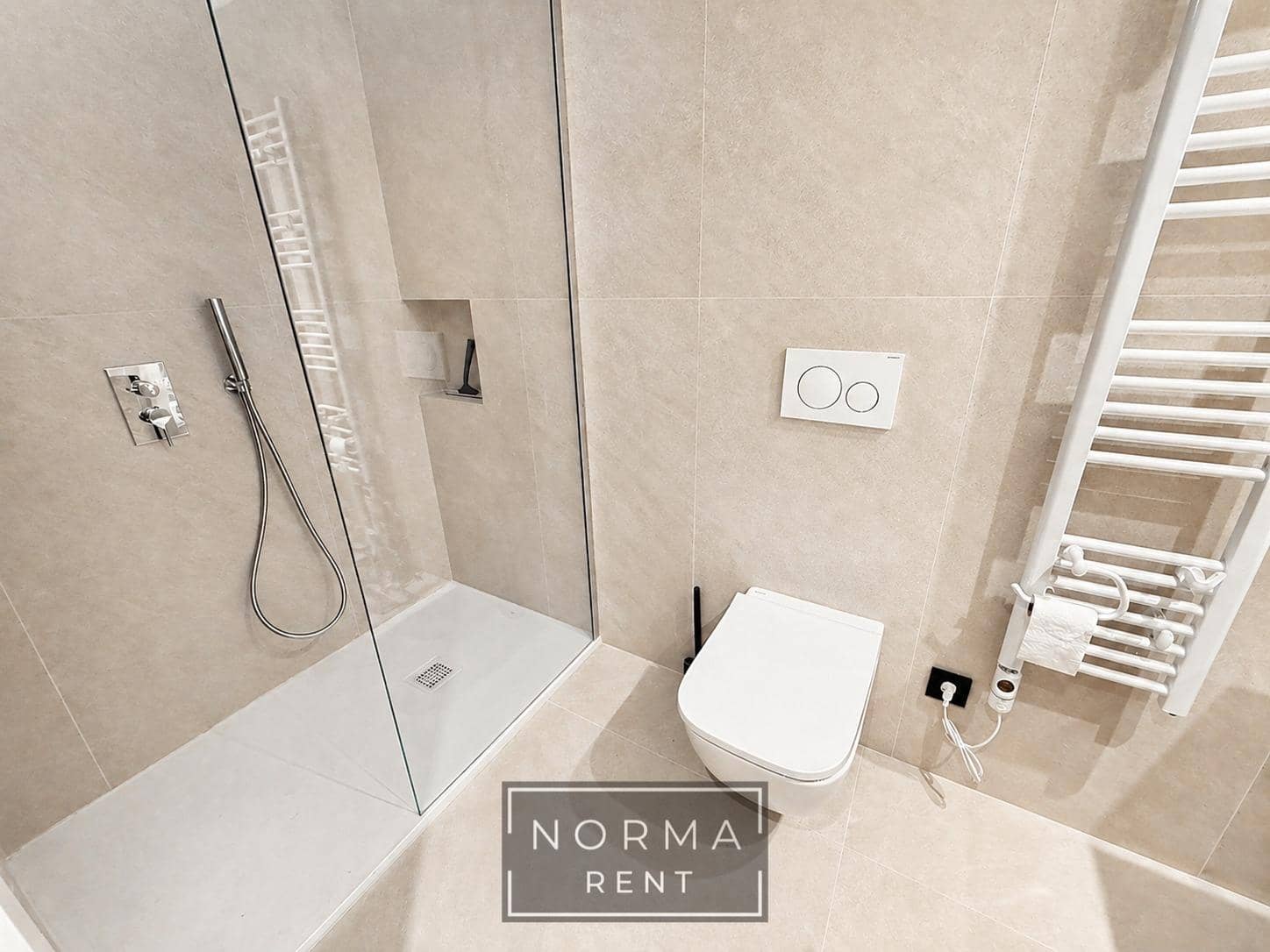 2 soveværelse Lejlighed til leje i Alicante by med garage - € 1.450 (Ref: 9801308)