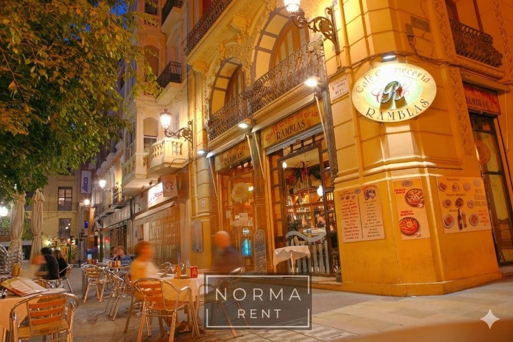 2 camera da letto Appartamento da affittare in Alicante citta con garage - 1.800 € (Rif: 9801309)