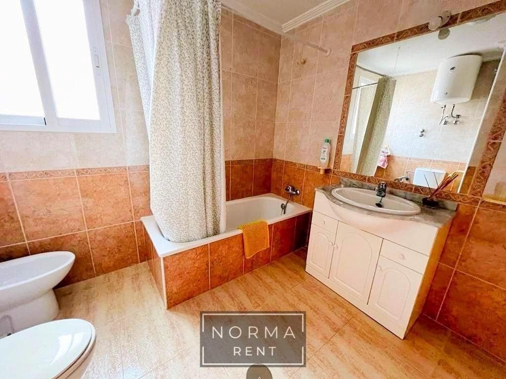 2 soveværelse Lejlighed til leje i Orihuela Costa med swimmingpool garage - € 850 (Ref: 9849458)