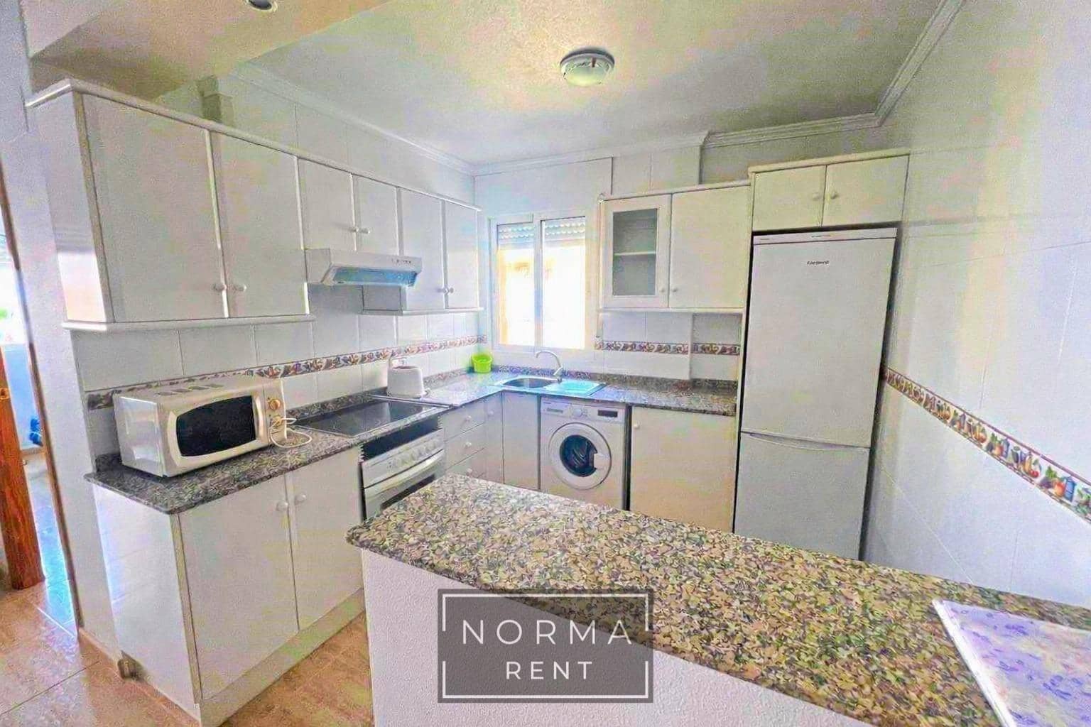 2 soveværelse Lejlighed til leje i Orihuela Costa med swimmingpool garage - € 850 (Ref: 9849458)