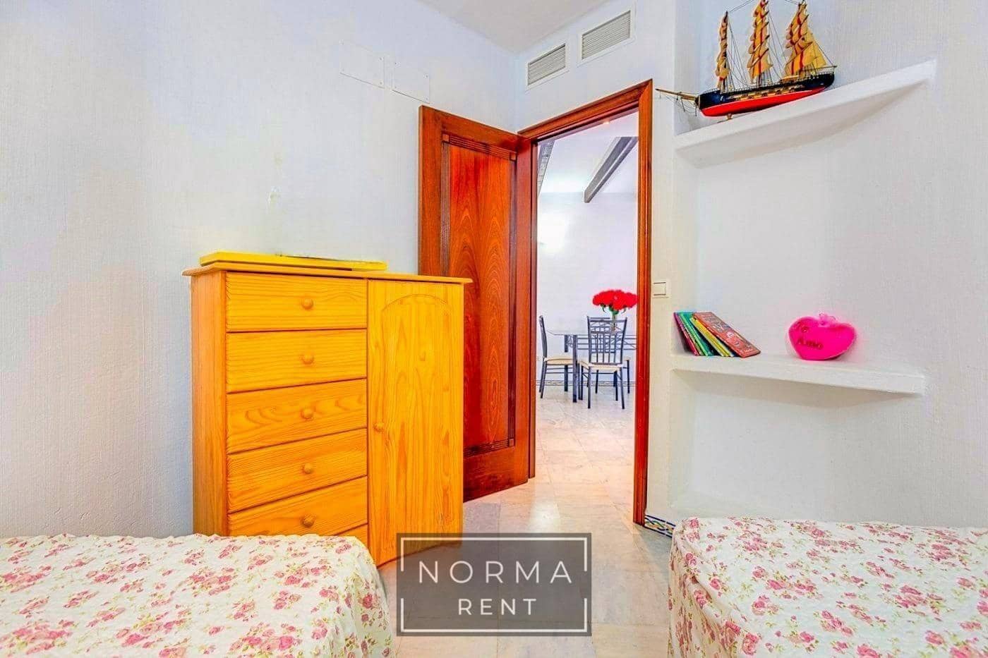 2 bedroom Apartment for rent in Torrevieja with pool - € 900 (Ref: 9896400)