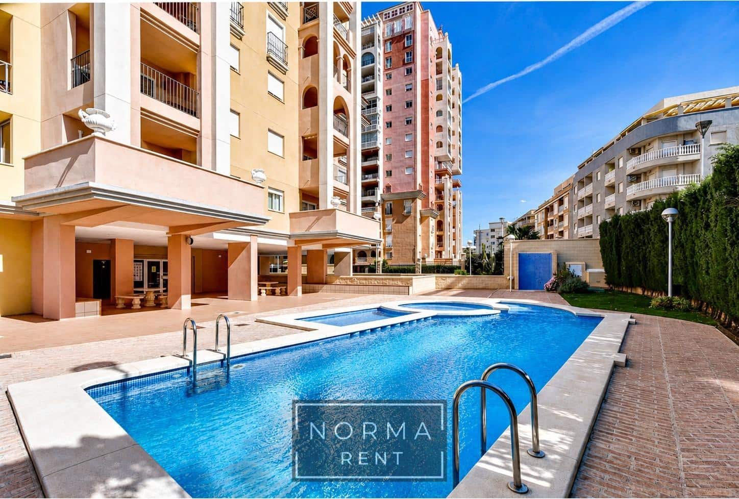 2 bedroom Apartment for rent in Torrevieja with pool - € 900 (Ref: 9896400)