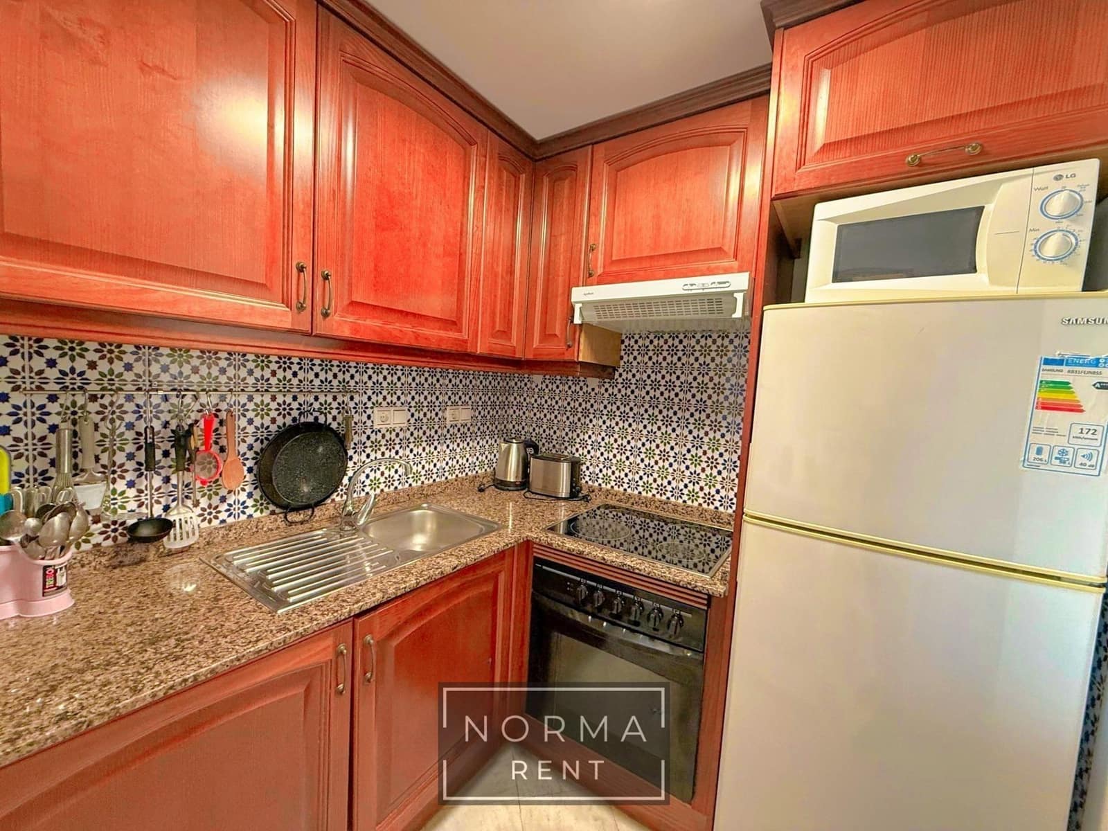 2 bedroom Apartment for rent in Torrevieja with pool - € 900 (Ref: 9896400)