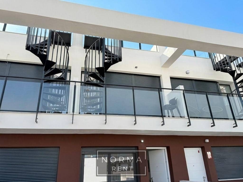 3 quarto Moradia em Banda para arrendar em Gran Alacant com piscina garagem - 1 700 € (Ref: 9927501)