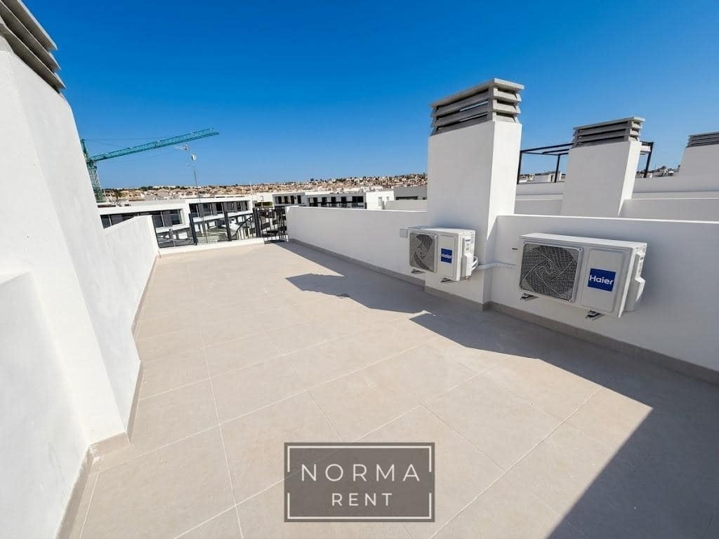 3 quarto Moradia em Banda para arrendar em Gran Alacant com piscina garagem - 1 700 € (Ref: 9927501)