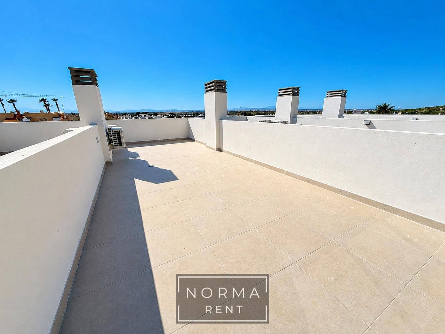 3 quarto Moradia em Banda para arrendar em Gran Alacant com piscina garagem - 1 700 € (Ref: 9927501)