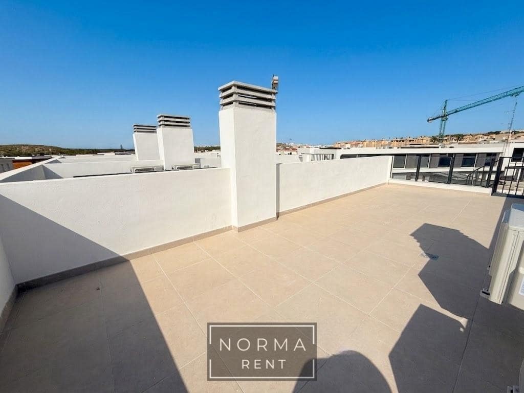 3 quarto Moradia em Banda para arrendar em Gran Alacant com piscina garagem - 1 700 € (Ref: 9927501)