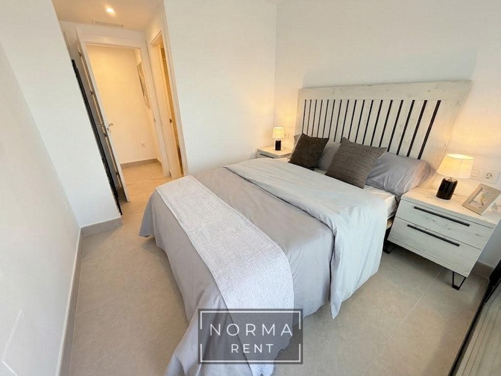 3 quarto Moradia em Banda para arrendar em Gran Alacant com piscina garagem - 1 700 € (Ref: 9927501)