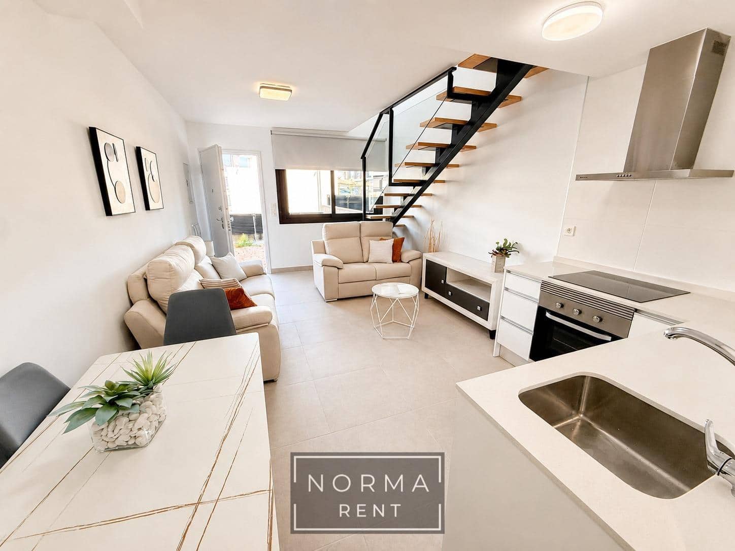 3 quarto Moradia em Banda para arrendar em Gran Alacant com piscina garagem - 1 700 € (Ref: 9927501)