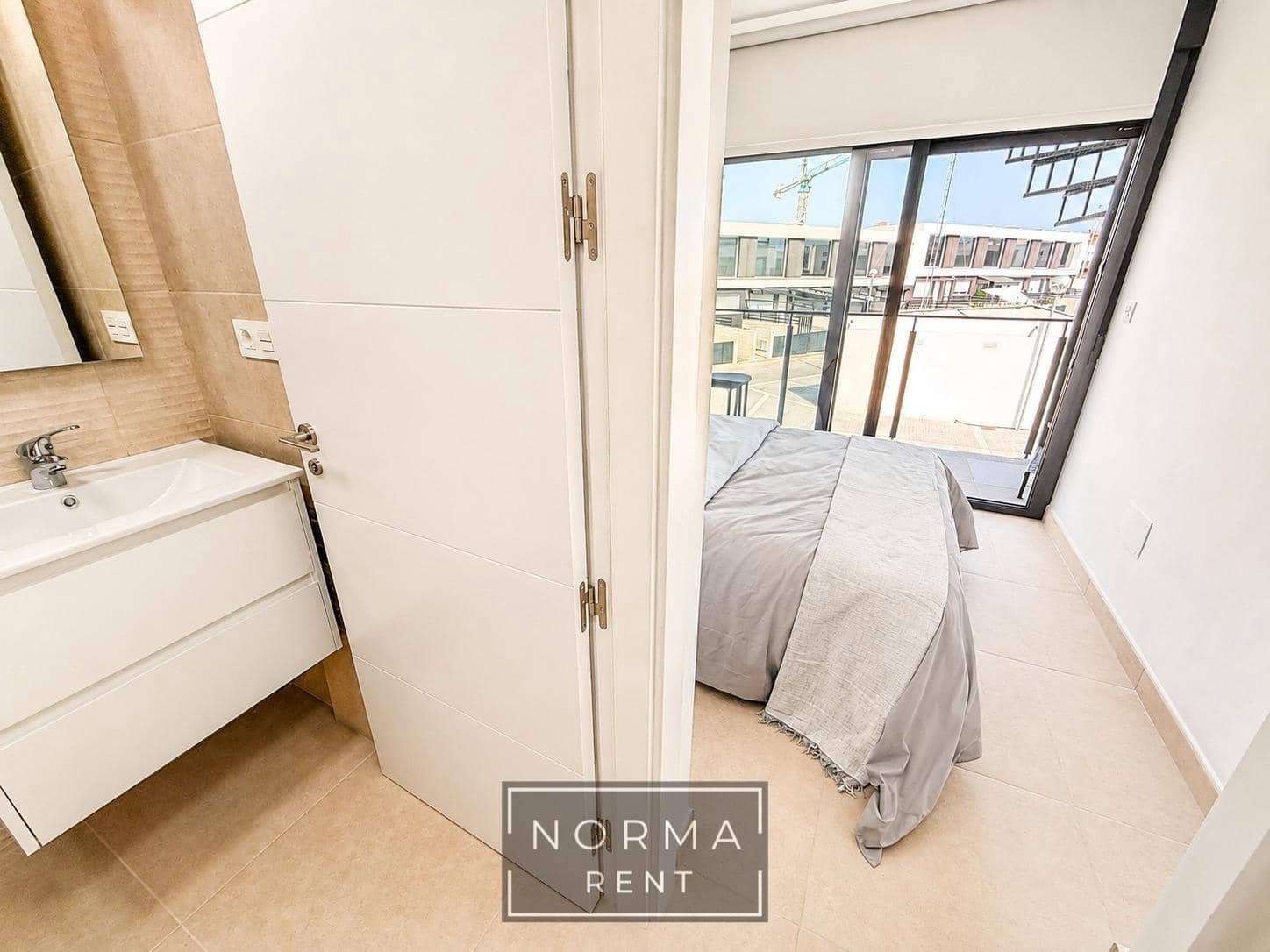3 quarto Moradia em Banda para arrendar em Gran Alacant com piscina garagem - 1 700 € (Ref: 9927501)