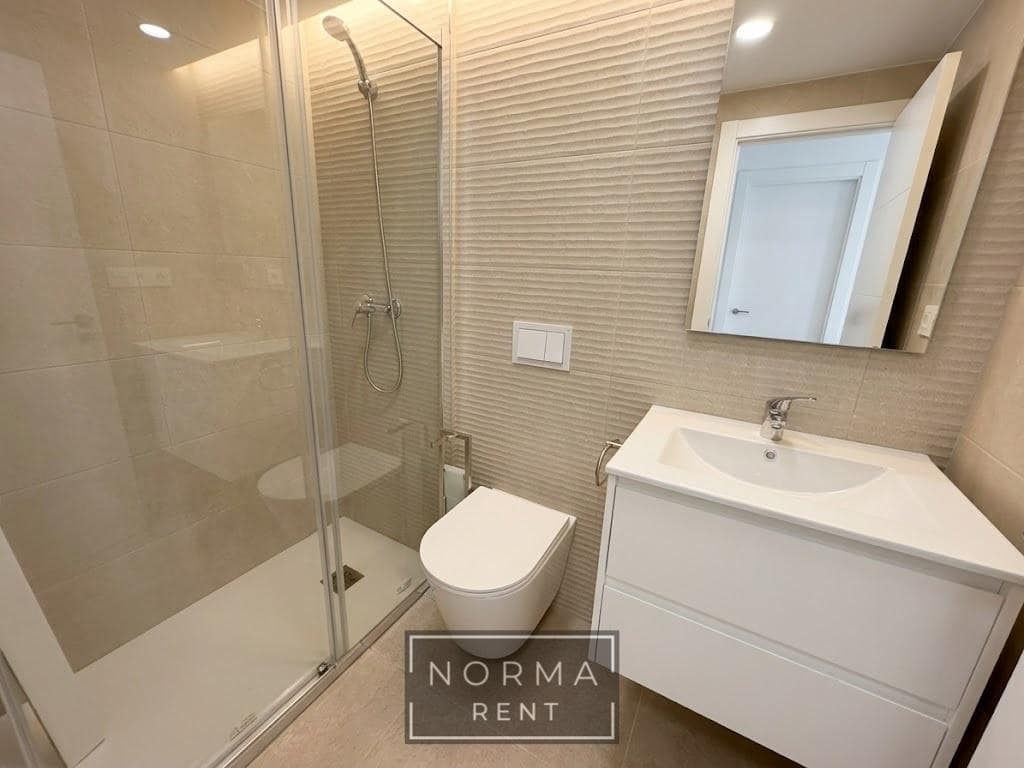 3 quarto Moradia em Banda para arrendar em Gran Alacant com piscina garagem - 1 700 € (Ref: 9927501)
