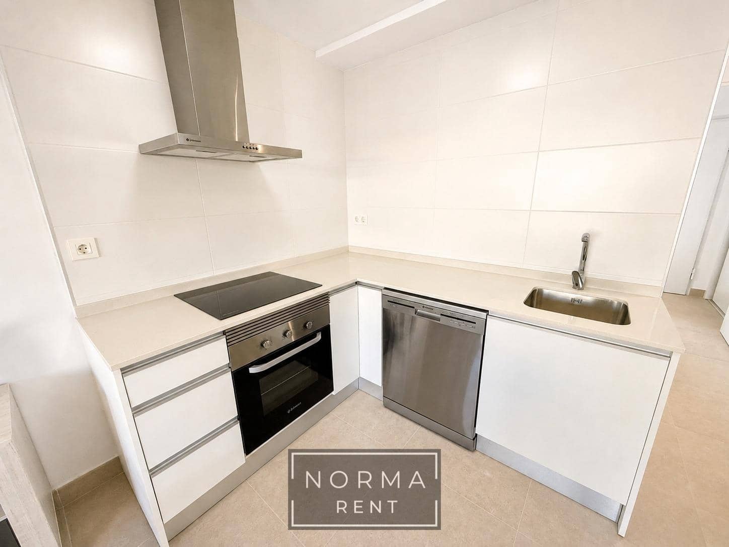 3 quarto Moradia em Banda para arrendar em Gran Alacant com piscina garagem - 1 700 € (Ref: 9927501)