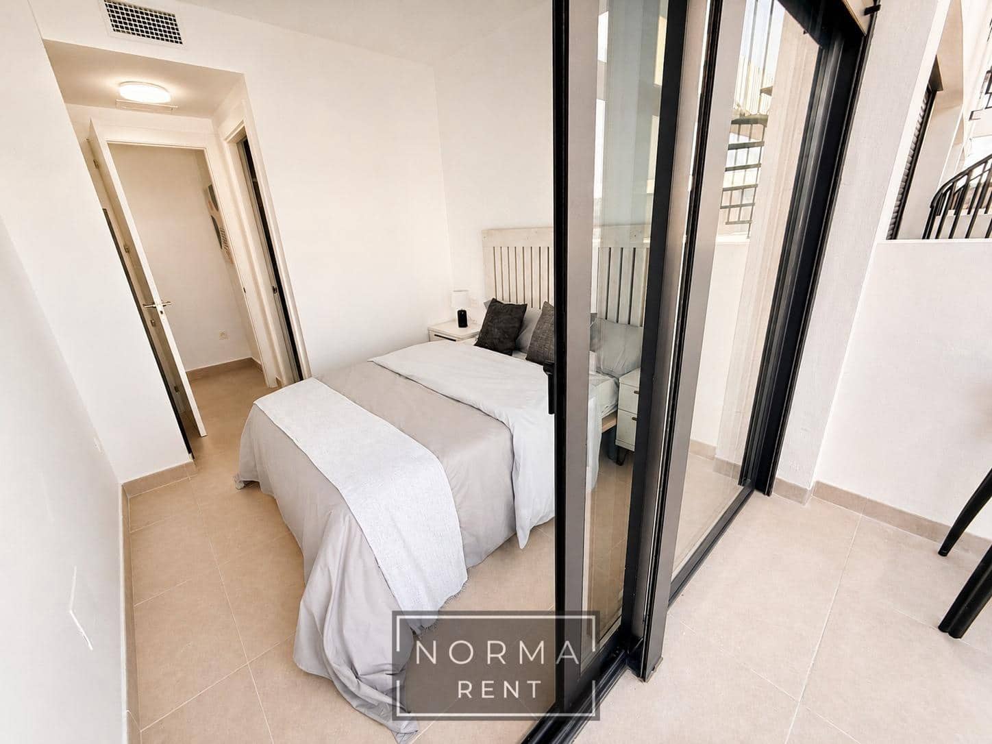 3 quarto Moradia em Banda para arrendar em Gran Alacant com piscina garagem - 1 700 € (Ref: 9927501)