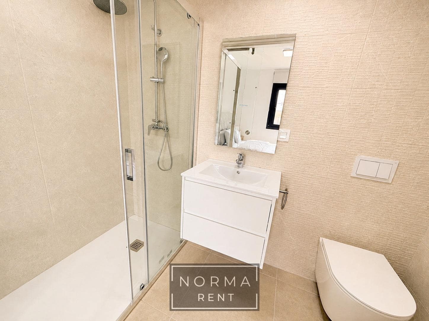 3 quarto Moradia em Banda para arrendar em Gran Alacant com piscina garagem - 1 700 € (Ref: 9927501)