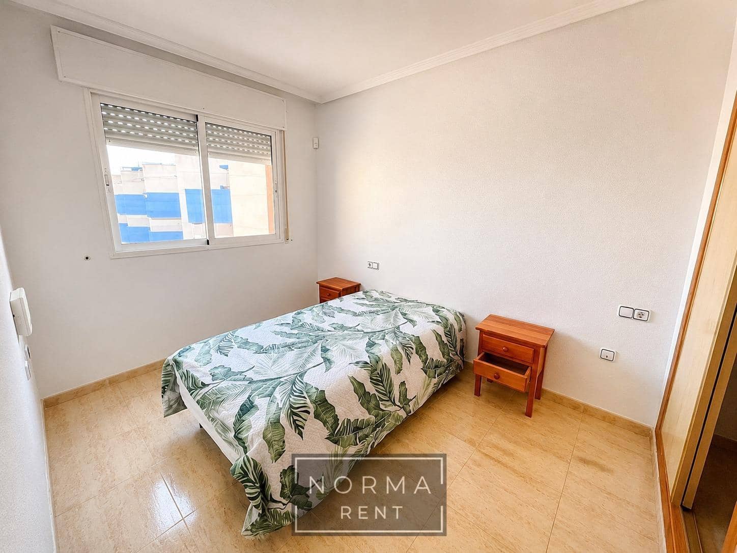 Apartamento de 2 habitaciones en Orihuela Costa en alquiler con piscina garaje - 850 € (Ref: 9958044)