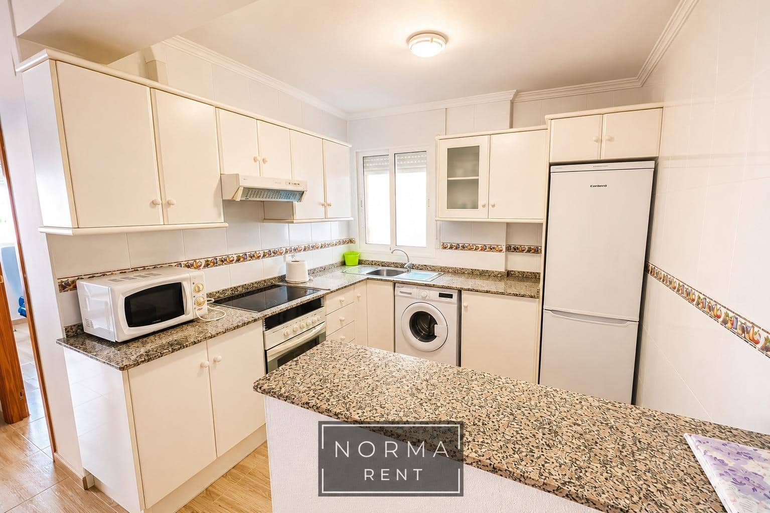 Apartamento de 2 habitaciones en Orihuela Costa en alquiler con piscina garaje - 850 € (Ref: 9958044)