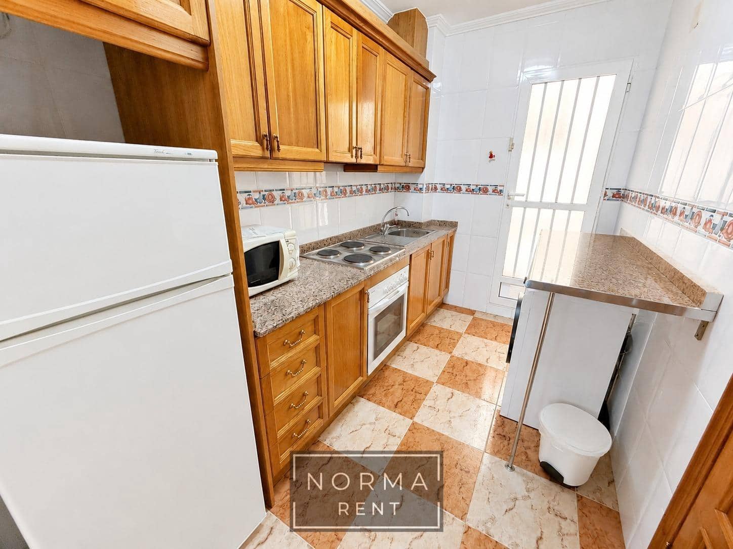 Appartement de 2 chambres à louer à Orihuela Costa avec piscine - 875 € (Ref: 9970700)