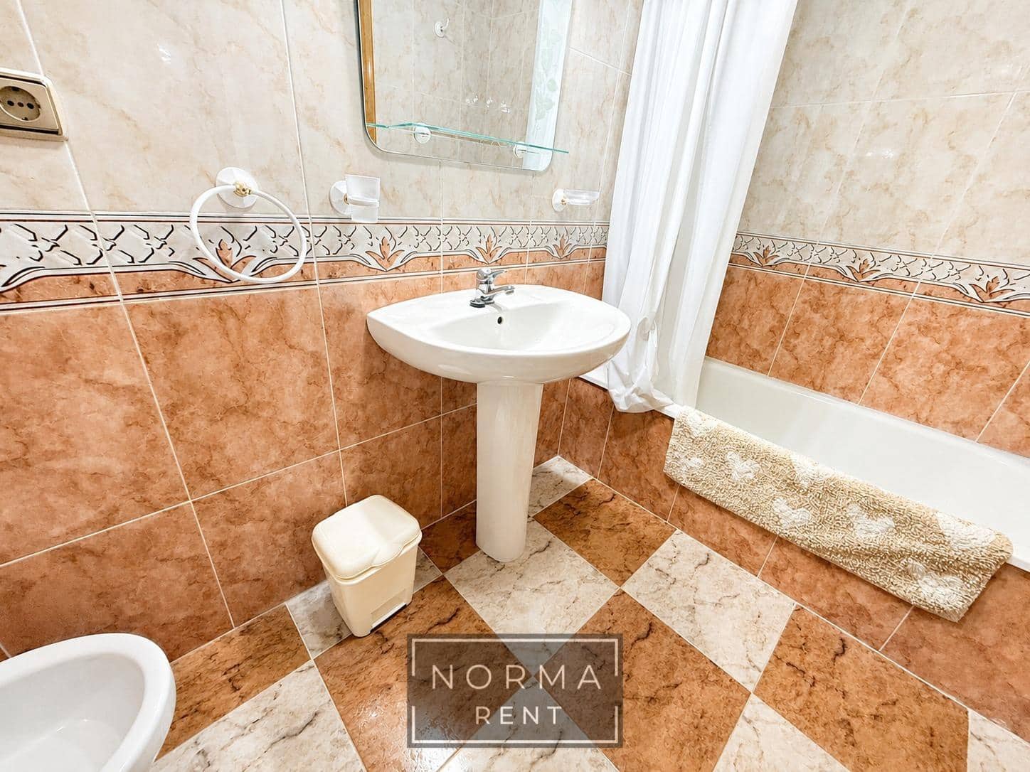 Appartement de 2 chambres à louer à Orihuela Costa avec piscine - 875 € (Ref: 9970700)