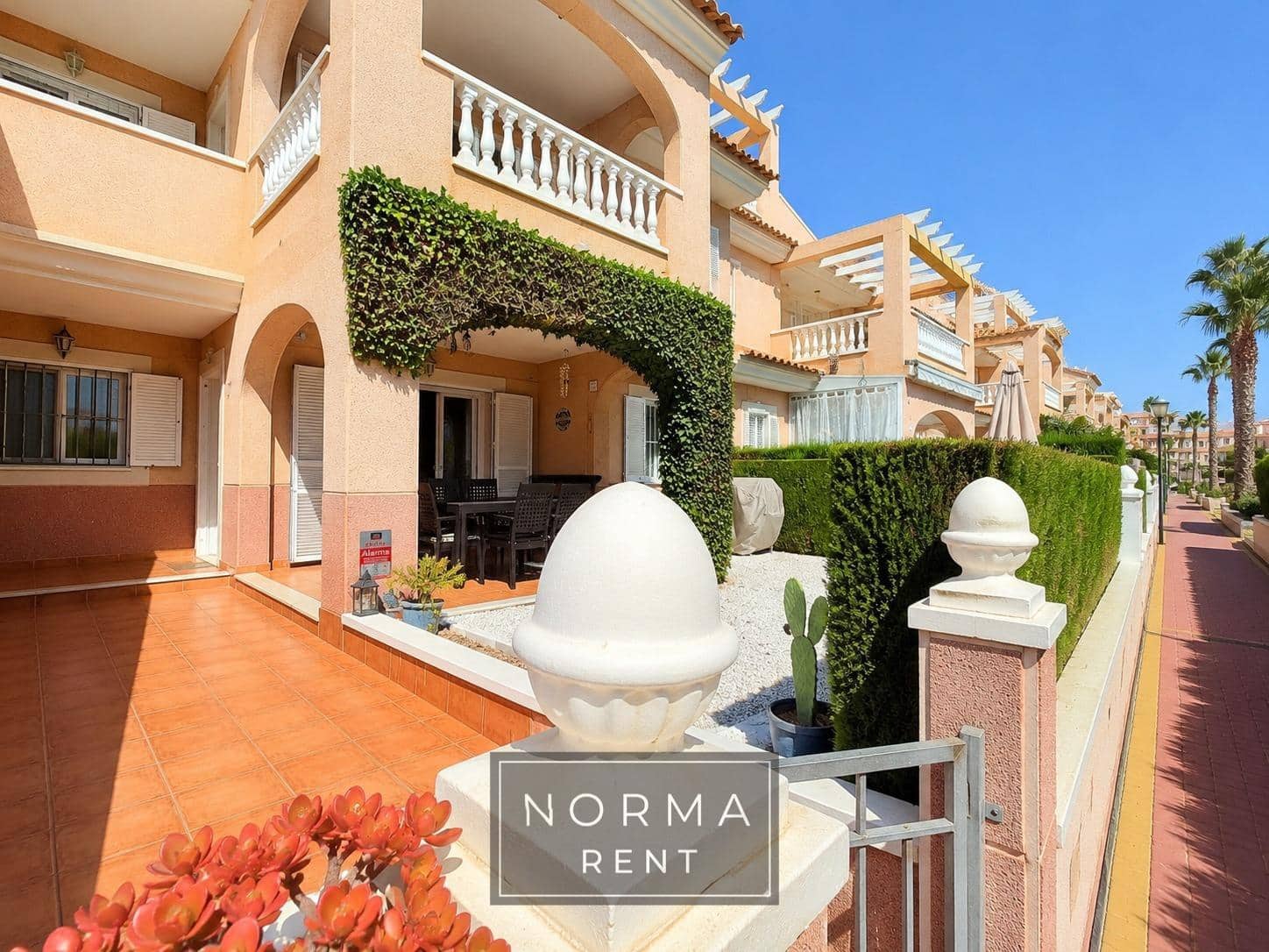 2 soverom Bungalow til leie i Orihuela Costa med svømmebasseng - € 850 (Ref: 9983177)