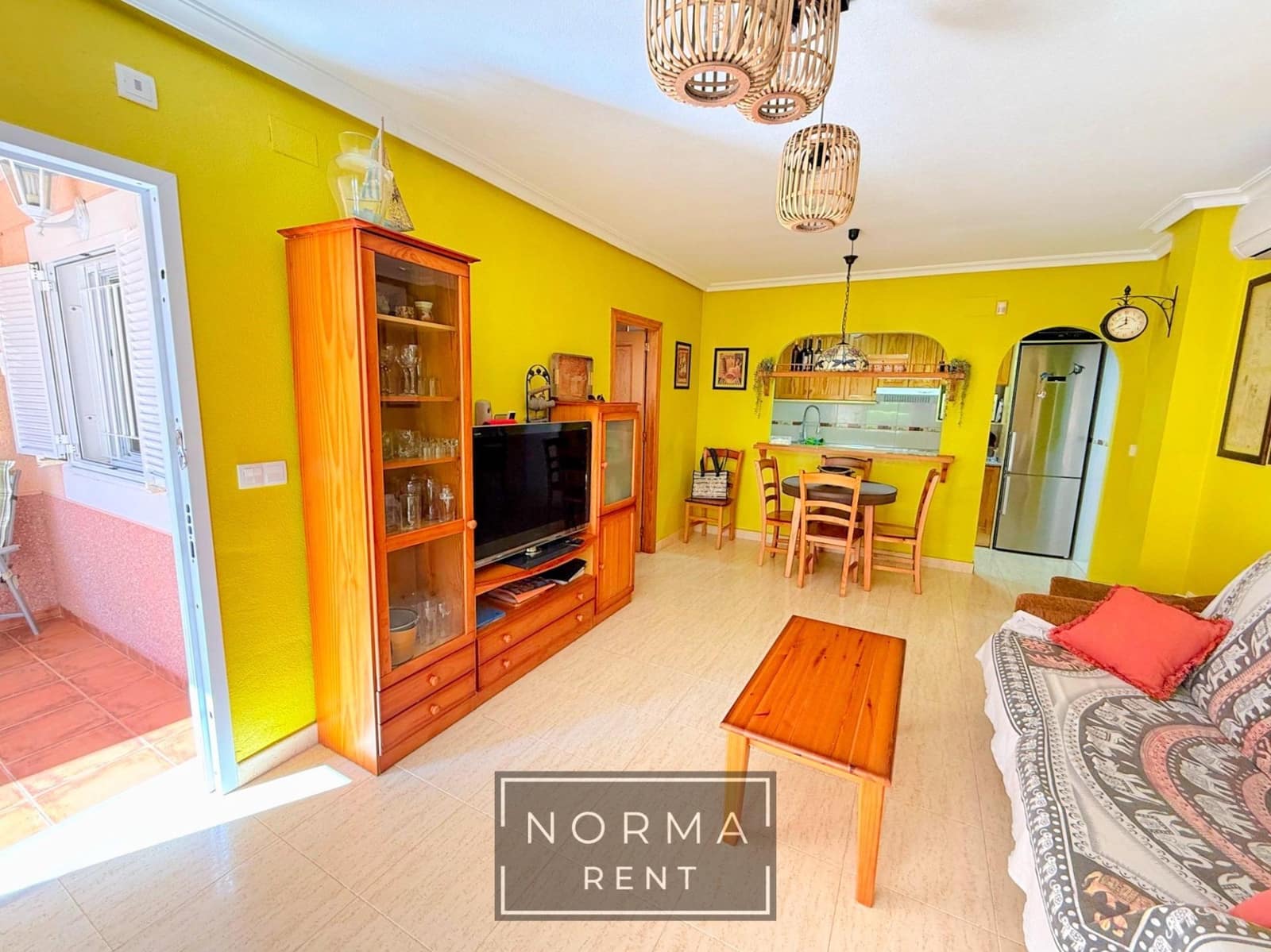 2 soverom Bungalow til leie i Orihuela Costa med svømmebasseng - € 850 (Ref: 9983177)