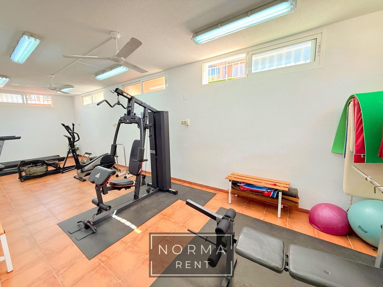 2 soverom Bungalow til leie i Orihuela Costa med svømmebasseng - € 850 (Ref: 9983177)