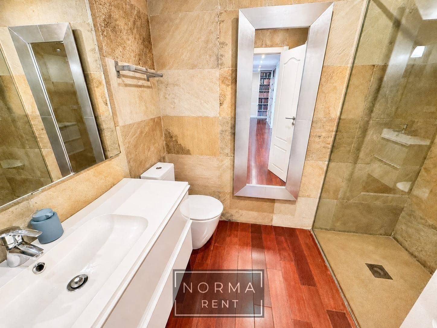 Appartement de 4 chambres à louer à Torrevieja avec piscine garage - 1 950 € (Ref: 9994312)