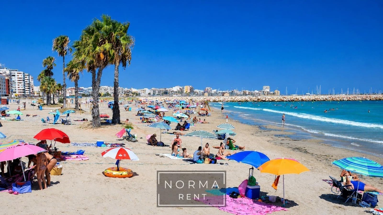 Appartement de 4 chambres à louer à Torrevieja avec piscine garage - 1 950 € (Ref: 9994312)