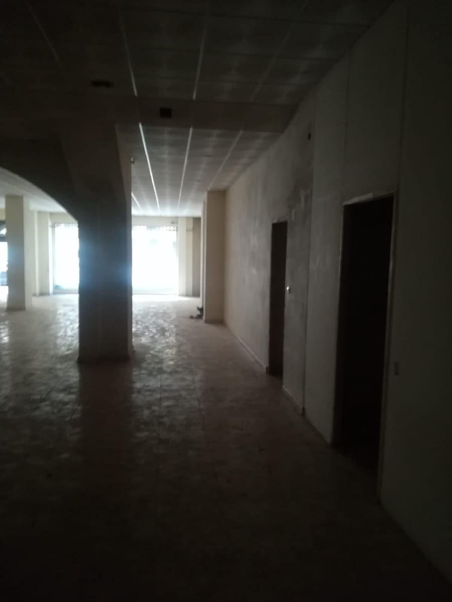 Commercial for sale in Albacete city - € 450,000 (Ref: 9723623)